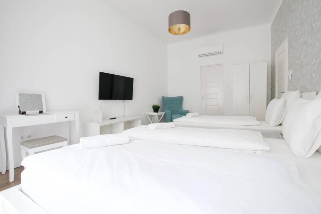 Premium Apartment By Hi5-Vaci Str. 3 Bedroom Budapest Kültér fotó