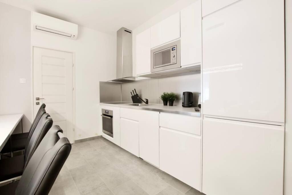 Premium Apartment By Hi5-Vaci Str. 3 Bedroom Budapest Kültér fotó